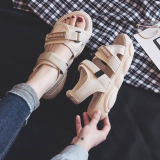 Sandal nữ đế bằng phong cách Hàn Quốc