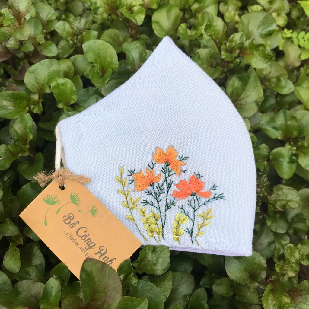Khẩu trang thêu tay Mom