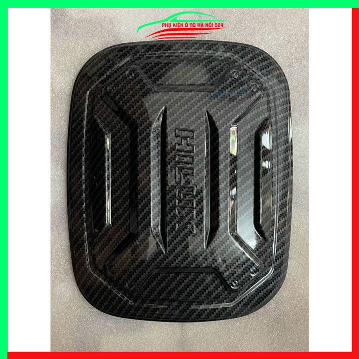 Ốp nắp xăng Hilux 2016-2024 vân cacbon bảo vệ chống trầy trang trí ô tô