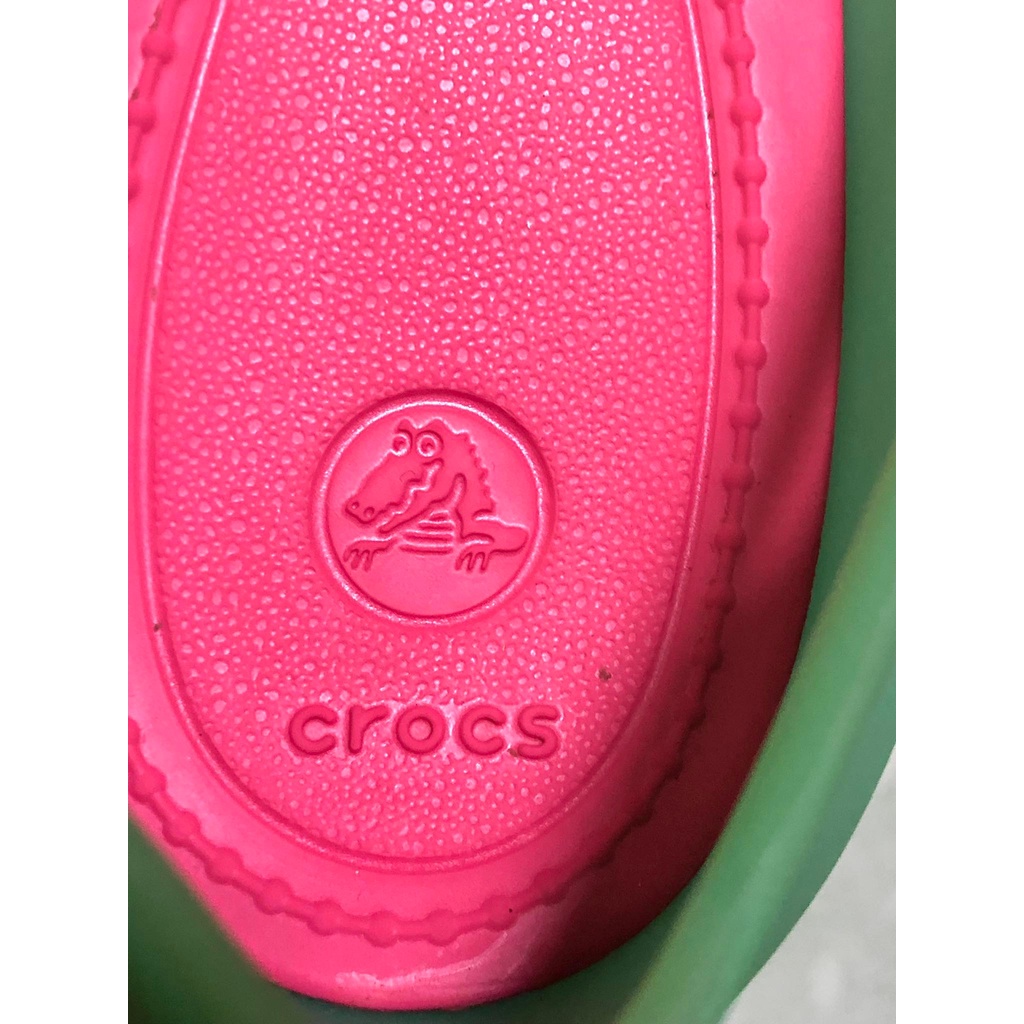 Đôi giày búp bê hiệu Crocs chính hãng, đã qua sử dụng