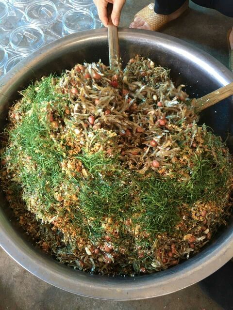 Combo 5 hộp cá cơm rim lạc lá chanh nhà làm, vị thơm ngon, ăn với cơm trắng rất ngon, giá rẻ hơn khi mua theo combo