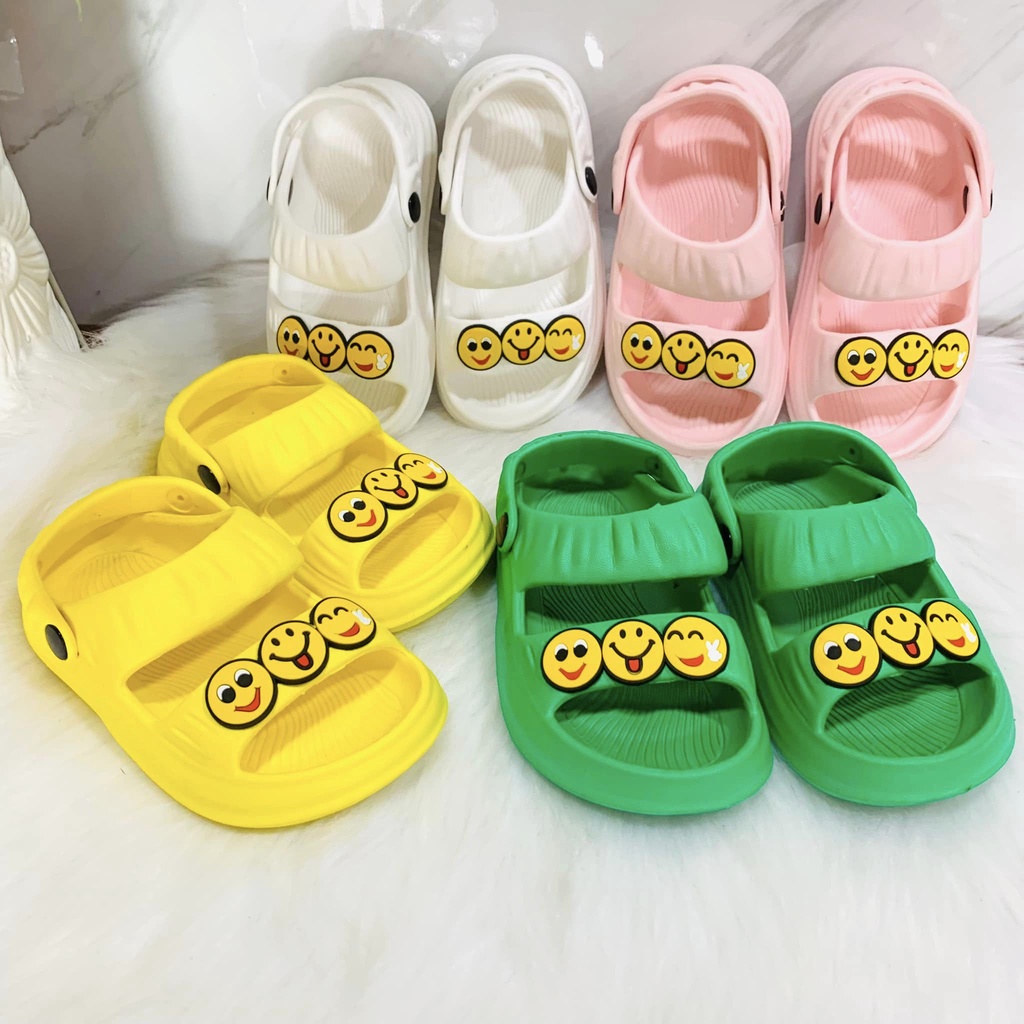 Dép cho bé trai, bé gái chất liệu EVA nhẹ mềm êm chân kèm Sticker, dép quai hậu cho bé trai, bé gái để đi chơi đi học
