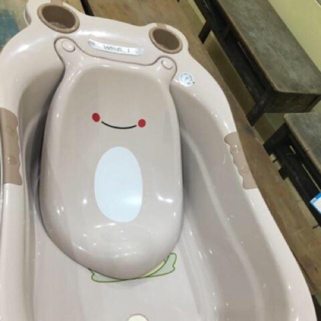 Chậu tắm cho bé hình ếch dễ thương, size lớn thoải mái cho bé, có giá đỡ chống sặc