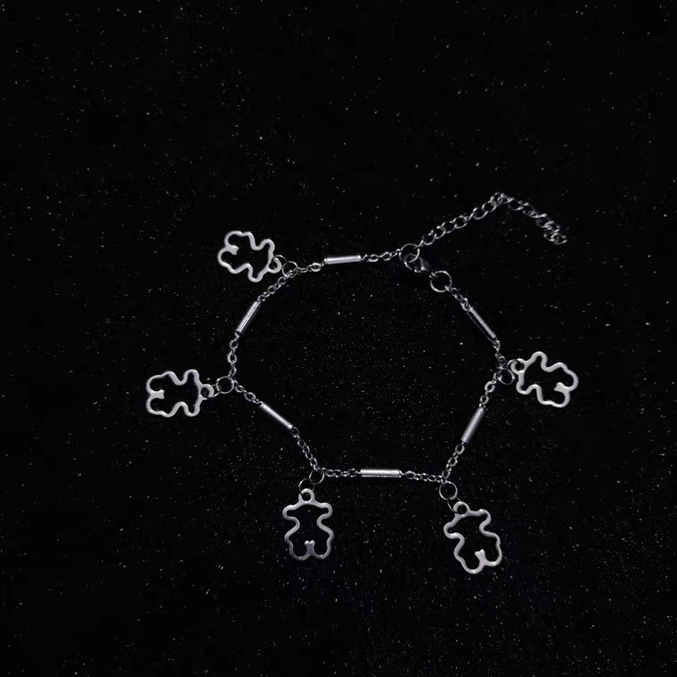 Vòng tay thép titan họa tiết chú gấu rỗng phong cách Hàn Quốc cho nữ