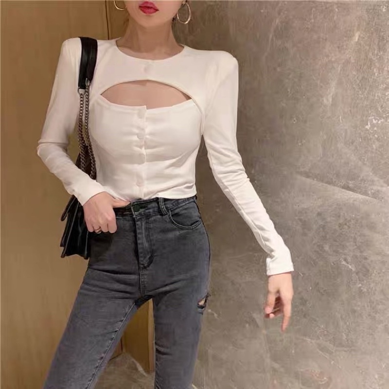 Áo hở ngực đính cúc tay dài