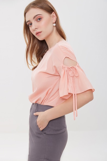 Áo Marc cổ tròn cutout rút dây tay