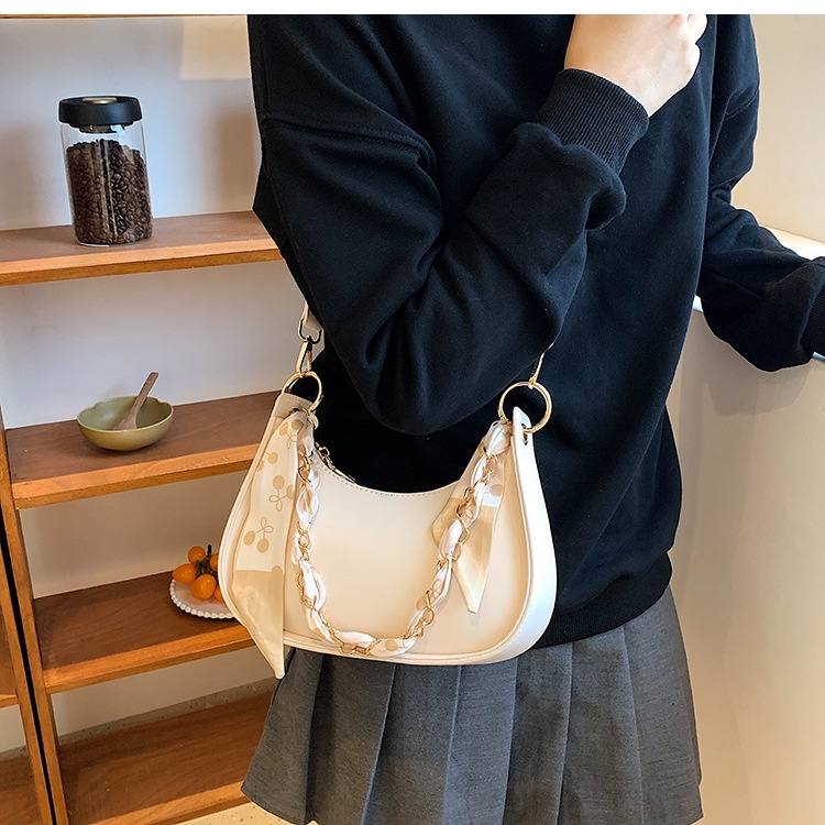 Túi đeo vai IELGY dễ phối đồ thời trang cho nữ