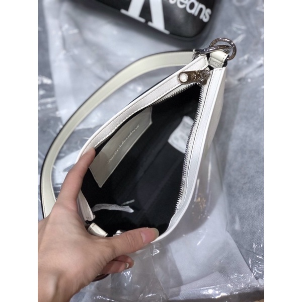 Túi kẹp nách Calvin klein