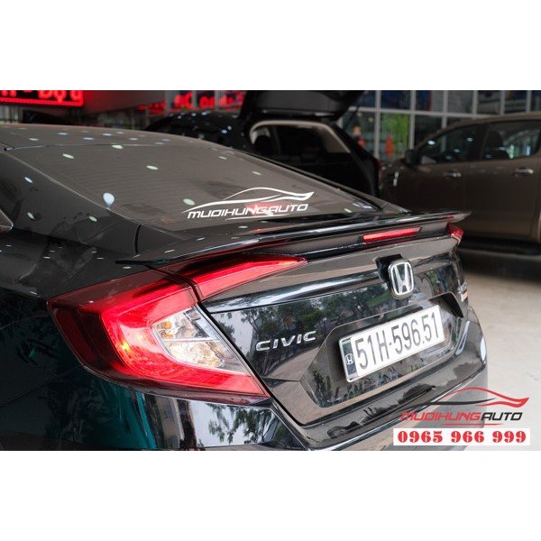 Gắn Đuôi Cá Cho Xe Honda Civic Chính Hãng Tại TPHCM