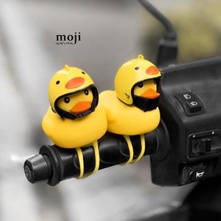 Vịt con đội mũ bảo hiểm gắn xe | Vịt gắn xe, vịt đội mũ bảo hiểm, vịt trang trí