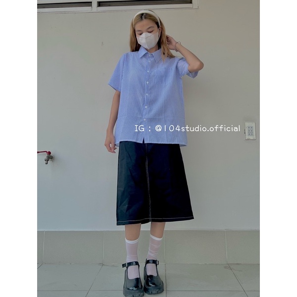 Áo sơ mi sọc tay ngắn xẻ lưng