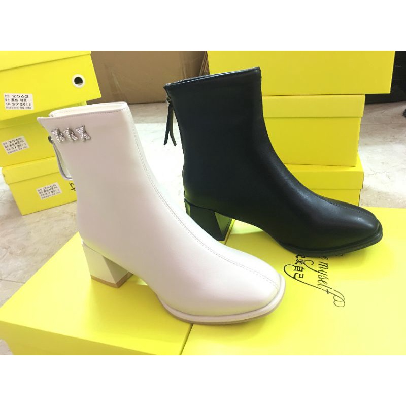 Boot lửng ôm chân 2551 kem và đen