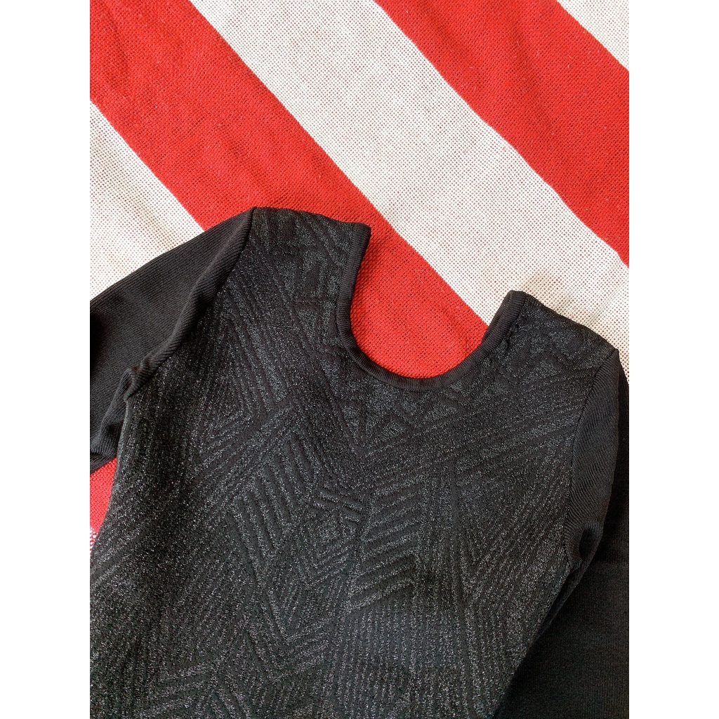 Váy len form body, khoét lưng, hiệu H&M