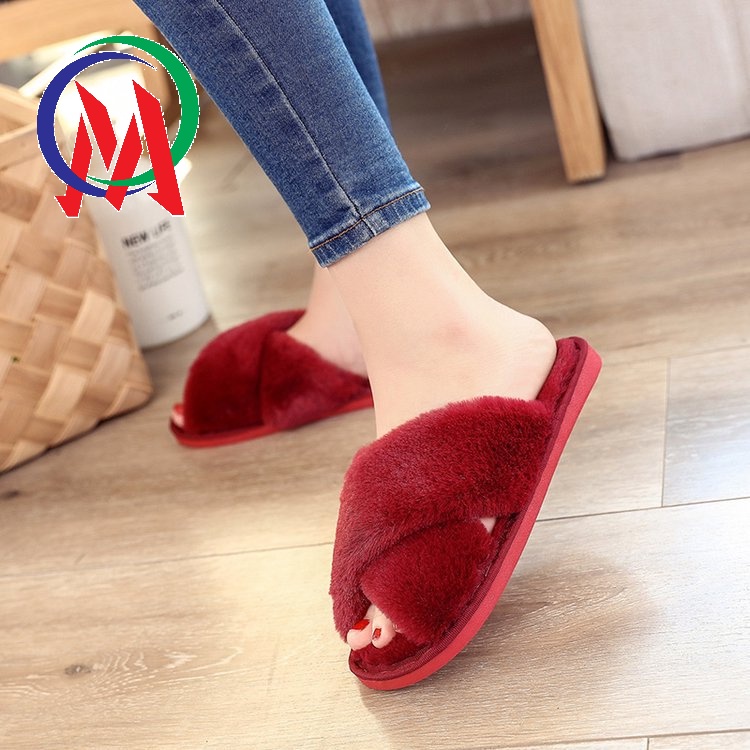 Dép lông mang trong nhà hình chéo