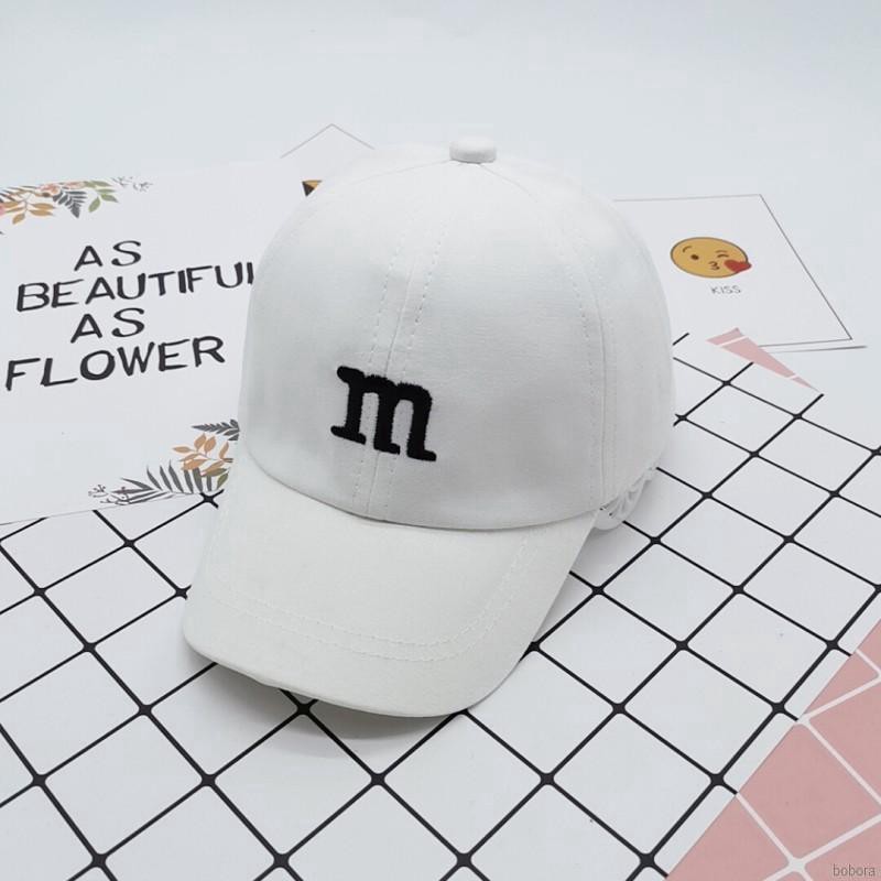 Mũ lưỡi trai thêu chữ M cho bé