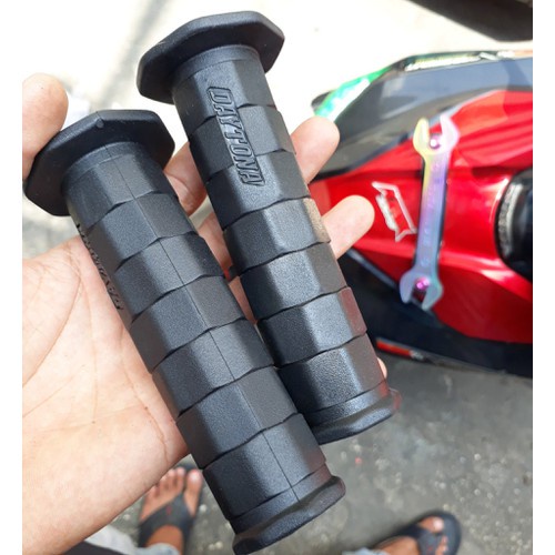 Combo cùm tăng tốc Domino 2 dây kèm bao tay Daytona