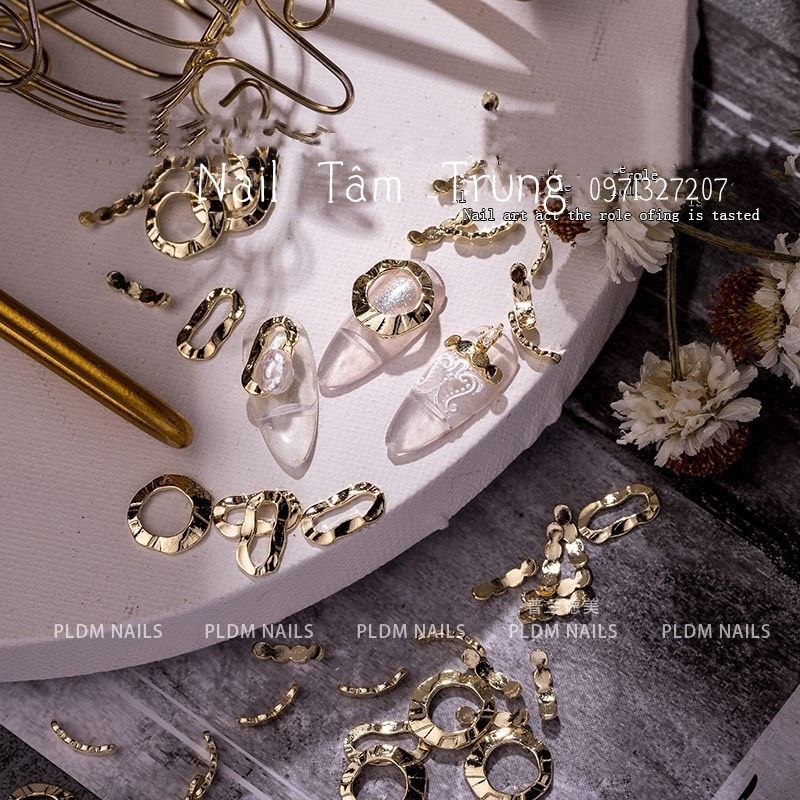 charm kim loại trang trí móng tay