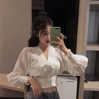 Áo tay phồng cổ V