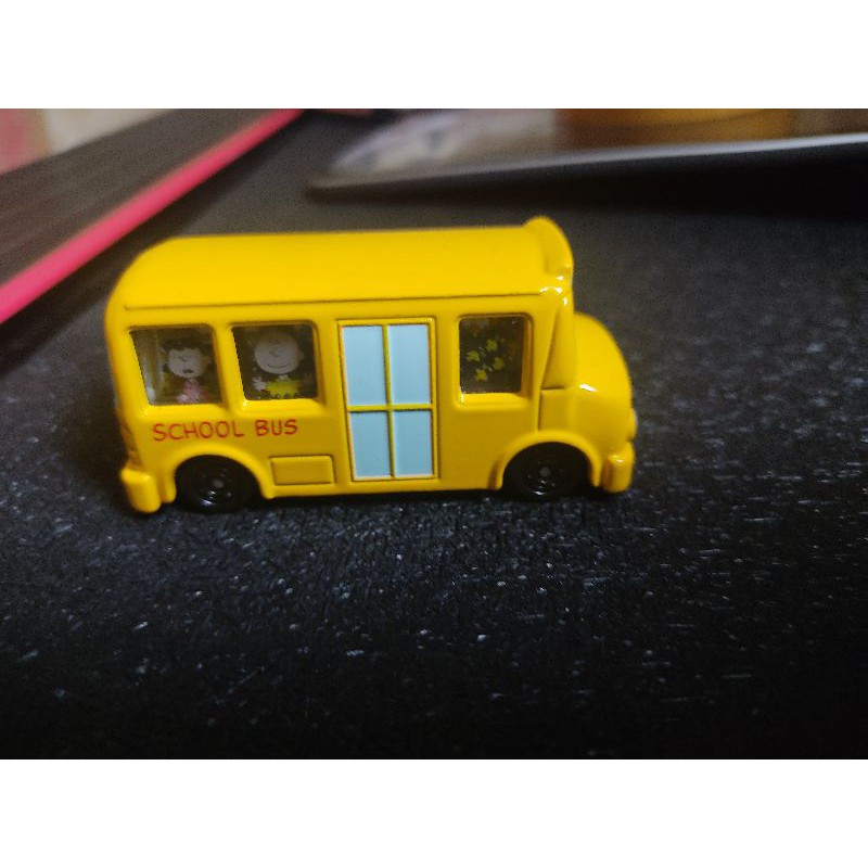 xe mô hình Tomica- Snoopy School bus