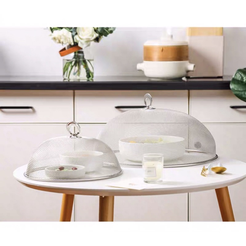 Lồng bàn kim loại phủ thức ăn phong cách hiện đại