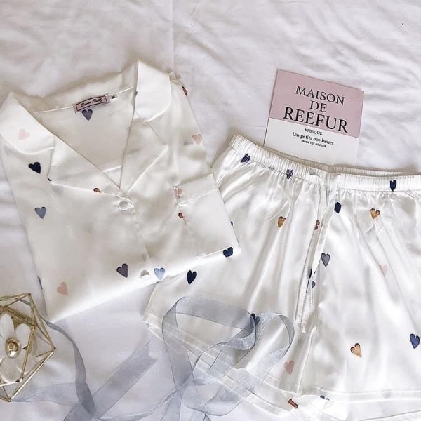 BỘ ĐỒ NGỦ MẶC NHÀ – PIJAMA LỤA HỌA TIẾT TIM NHÍ SIÊU XINH – MẪU MỚI NHẤT NĂM