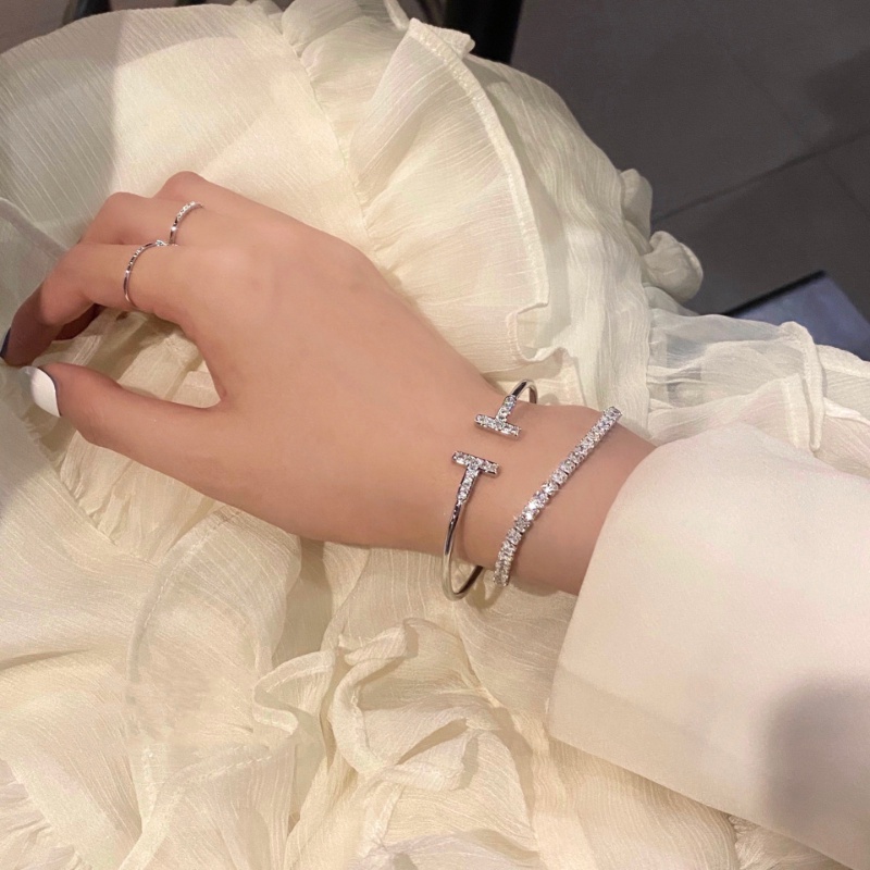 Vòng đeo tay Ahellogirl đính đá thời trang cao cấp cho nữ