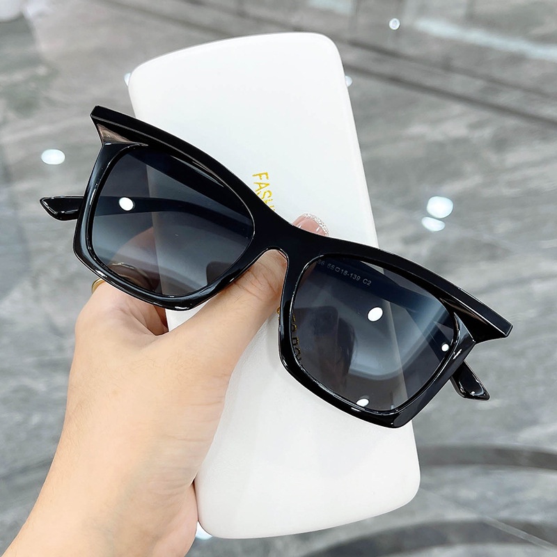 Kính mát mắt mèo gọng vuông phong cách vintage cho nữ