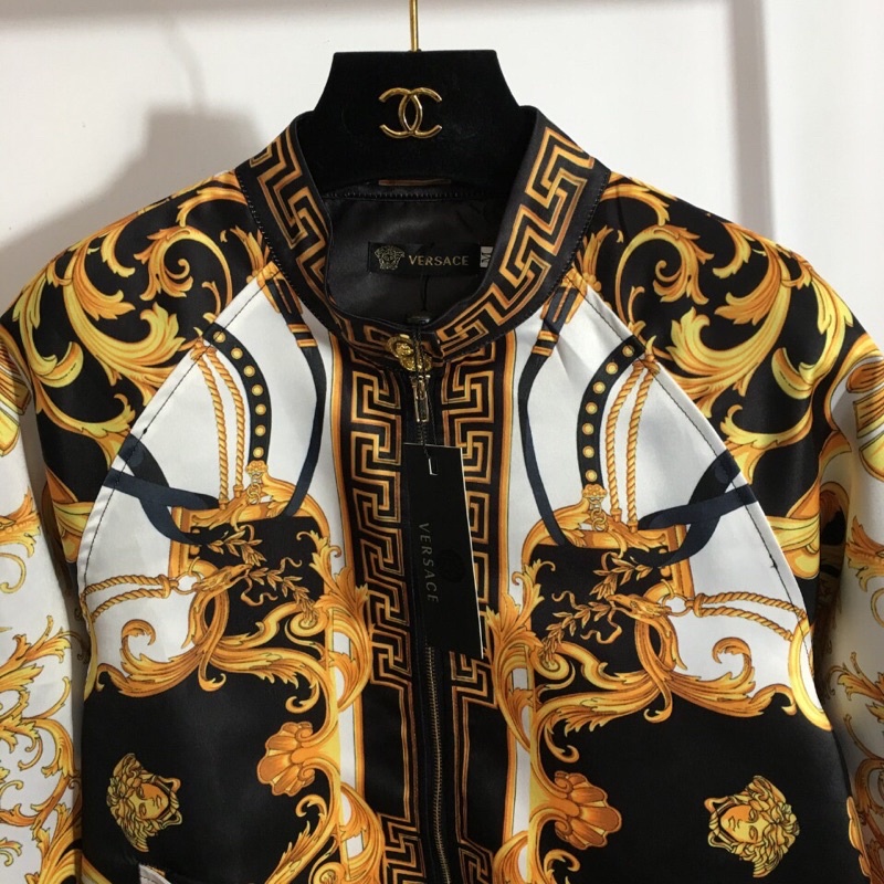 Áo khoác thời trang thiết kế mới phong cách retro thương hiệu Versace cao cấp