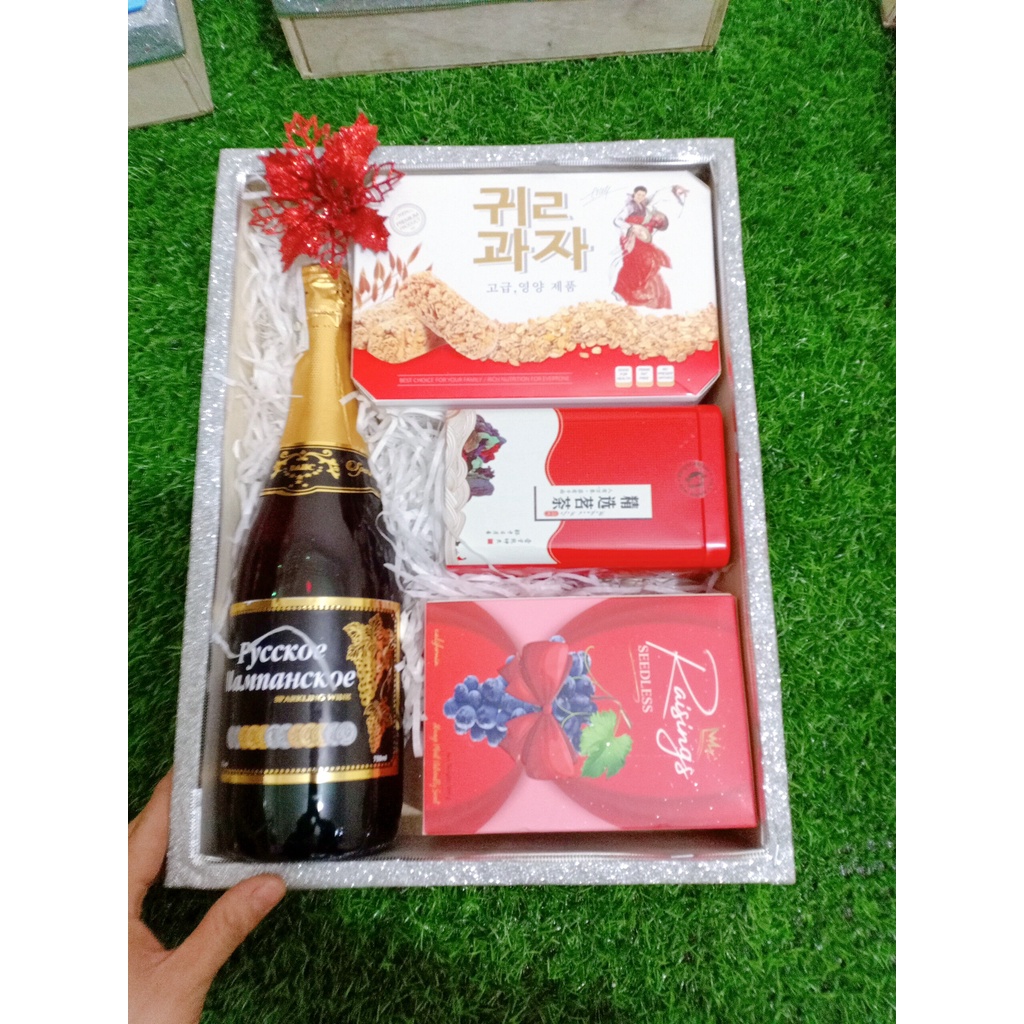 (Hình thật) Giỏ Quà Tết Bánh Kẹo Nhập Khẩu Chính Hãng Ship Hoả Tốc đồng giá 195k | BigBuy360 - bigbuy360.vn