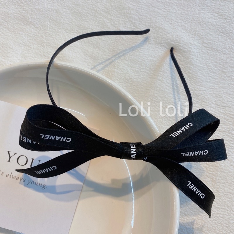 Cài tóc đính nơ chữ đơn giản Loli