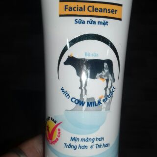 Sửa rửa mặt E100 nha đam,  bò sữa giúp tẩy sạch bụi bẩn nhẹ nhàng không làm khô da hay dị ứng làm mát da