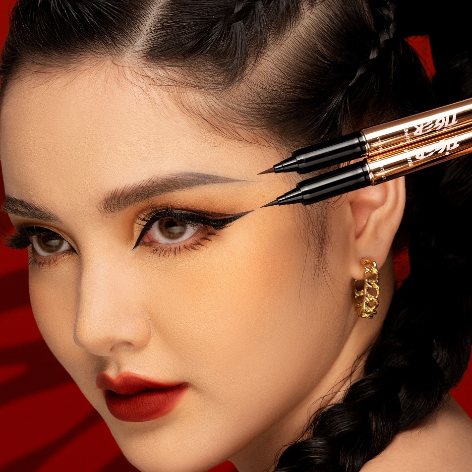 Combo trọn bộ Lemonade SuperTiger gồm 01 Bảng phấn mắt 8g, 01 Eyeliner 1g và 01 Son kem lì 5g