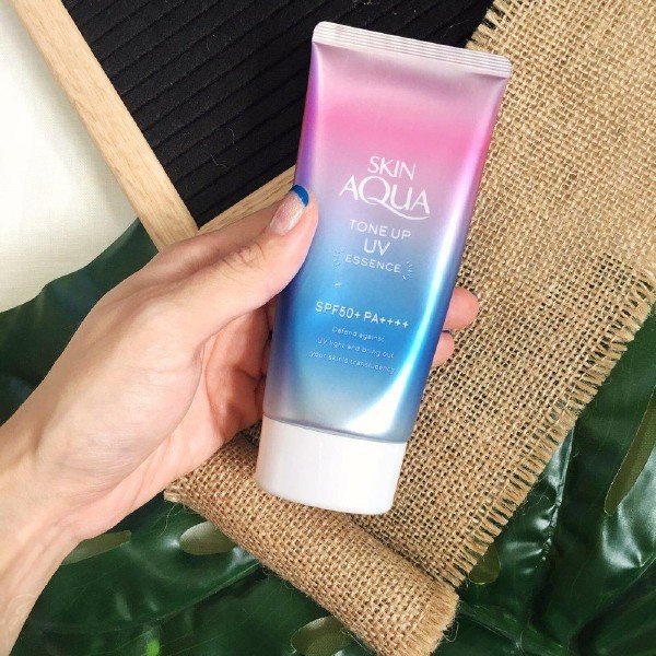 Kem chống nắng Sunplay Skin Aqua Tone Up UV Milk 50g - kiềm dầu nâng tông