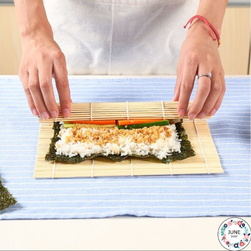 Mành tre cuộn cơm rong biển kimbap, cuốn sushi