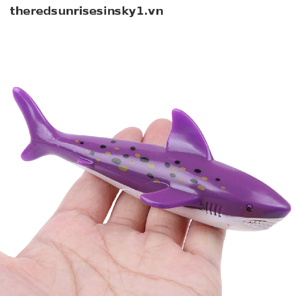 Đồ chơi cá mập bơi dưới nước thích thú cho trẻ em