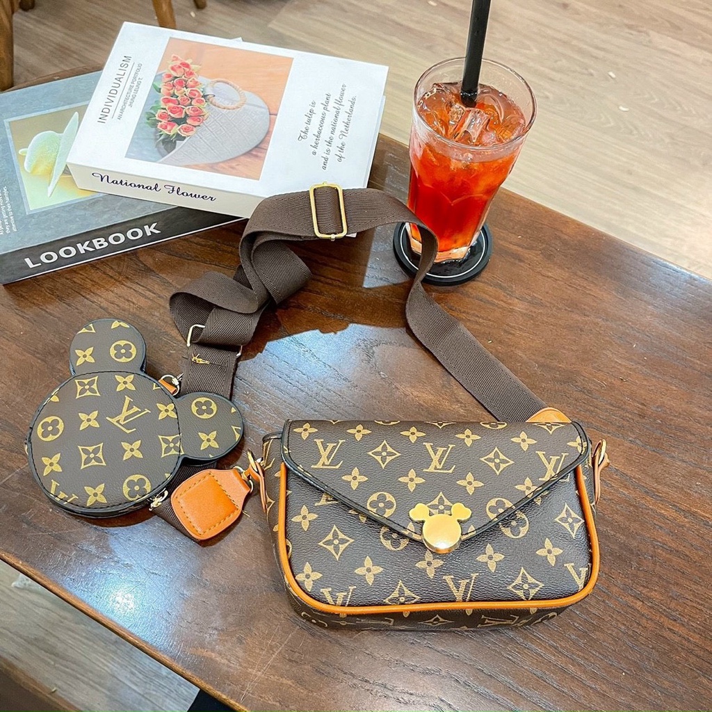 Set 2 chi tiết túi đeo chéo lv khóa thỏ
