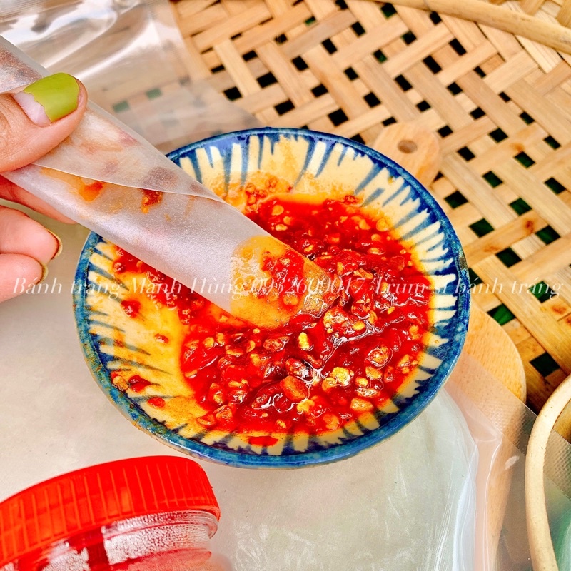 Combo bánh tráng phơi sương chấm sốt ớt siêu cay Mạnh Hùng