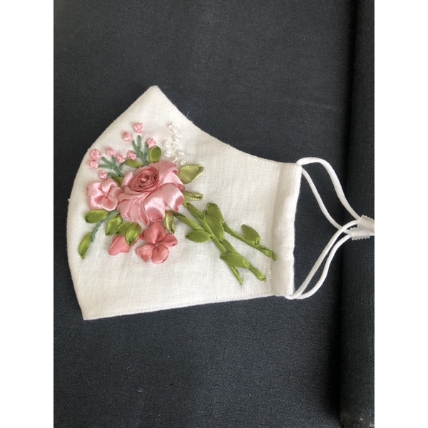 Khẩu trang thêu tay vải linen