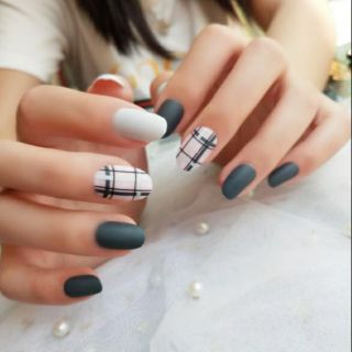 Bộ 24 móng tay giả nhám sọc kèm keo