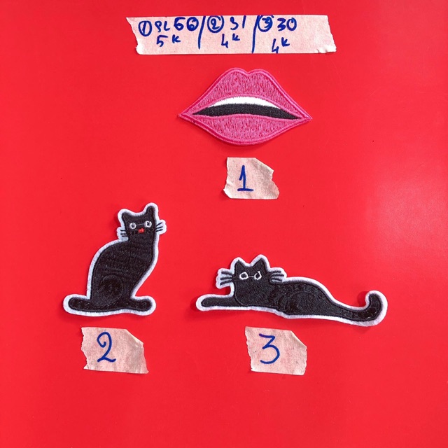 Set 2 Sticker thêu hình mèo đen và môi phụ kiện may mặc trang trí quần áo, handmade,DIY