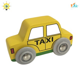 Xe taxi KITE 1115B210TA giúp bé nhận biết được màu sắc và phương tiện giao thông, kích thích bé vận động