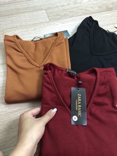 Váy xuông xẻ tà cổ V