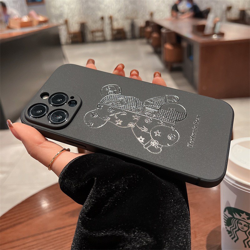 Ốp lưng iphone Hoạ Tiết Đen Kaws Robot