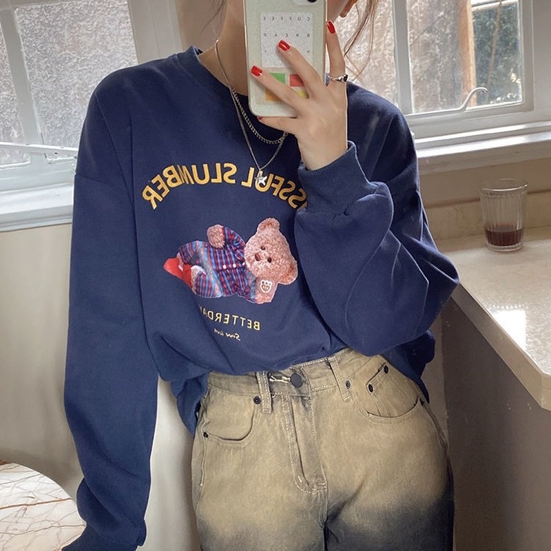 Áo Sweater lót nhung cổ tròn tay dài dáng rộng in hình gấu dễ thương cho nữ