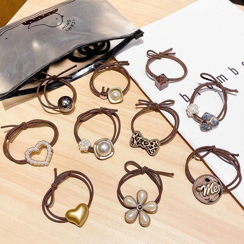 Buộc tóc nâu kết nhiều hình ngẫu nhiên