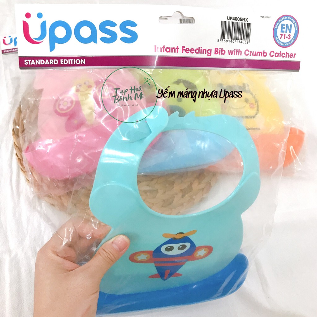 Yếm nhựa dẻo Upass (họa tiết hình)