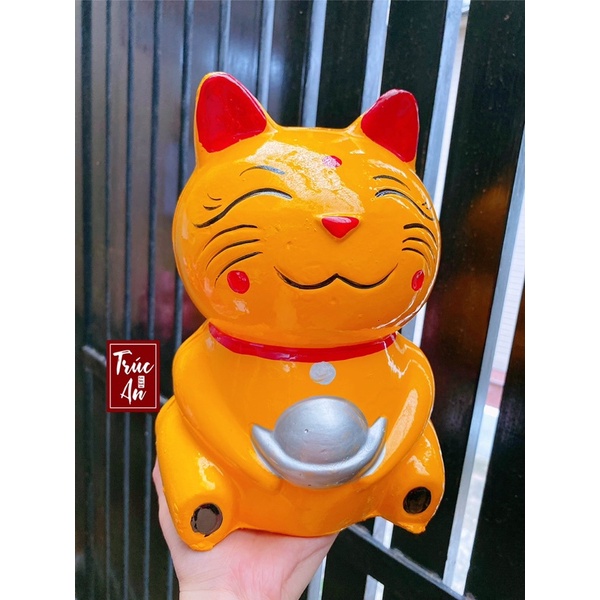 (24x16x17cm) Heo đất Mèo Thần Tài thỏi vàng. Hình vẽ tay sắc nét, nước sơn Bạch Tuyết bóng mịn, hàng có sẵn