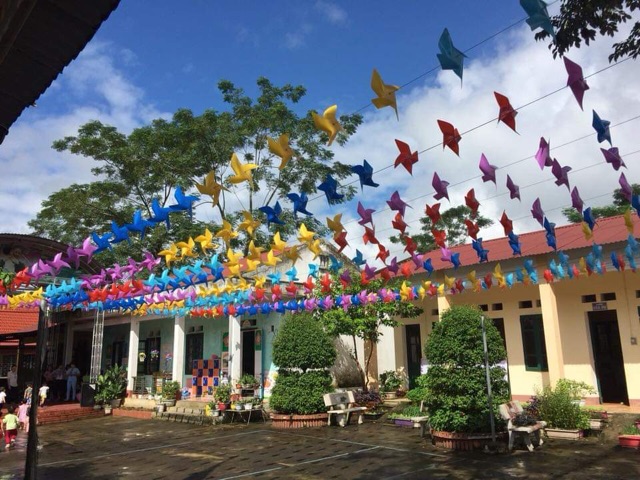Chong chóng nhựa treo dây
