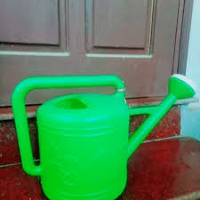 Bình tưới cây, rau, hoa ô doa 8 lit loại dày, chất nhựa bền, chắc tay họa tiết hoa nổi