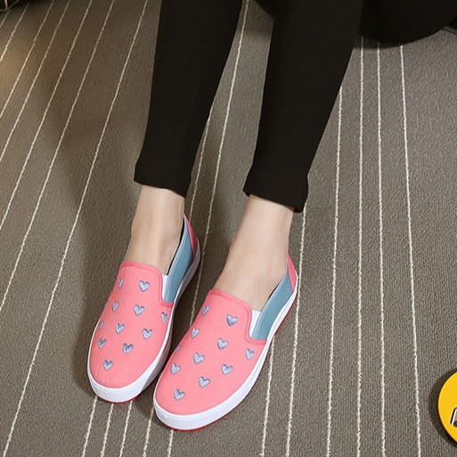 Slip on nữ hình tim nhỏ trẻ trung dễ thương | BigBuy360 - bigbuy360.vn
